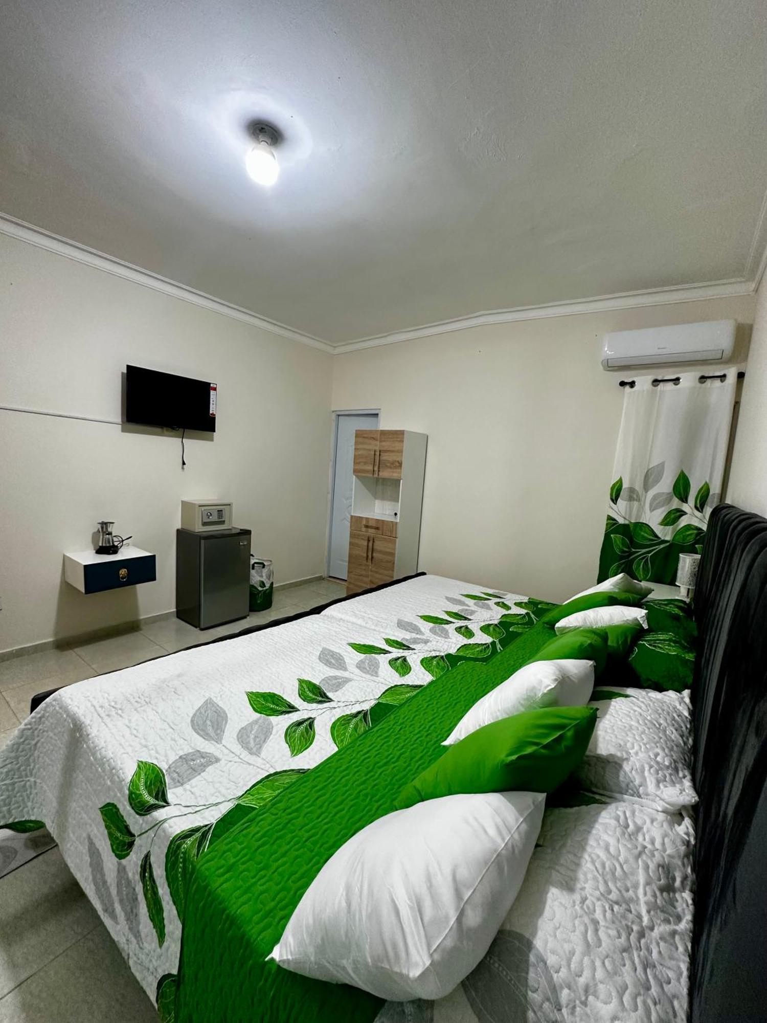 Hotel Mi Dulce Amanecer Pyr Нагуа Екстериор снимка