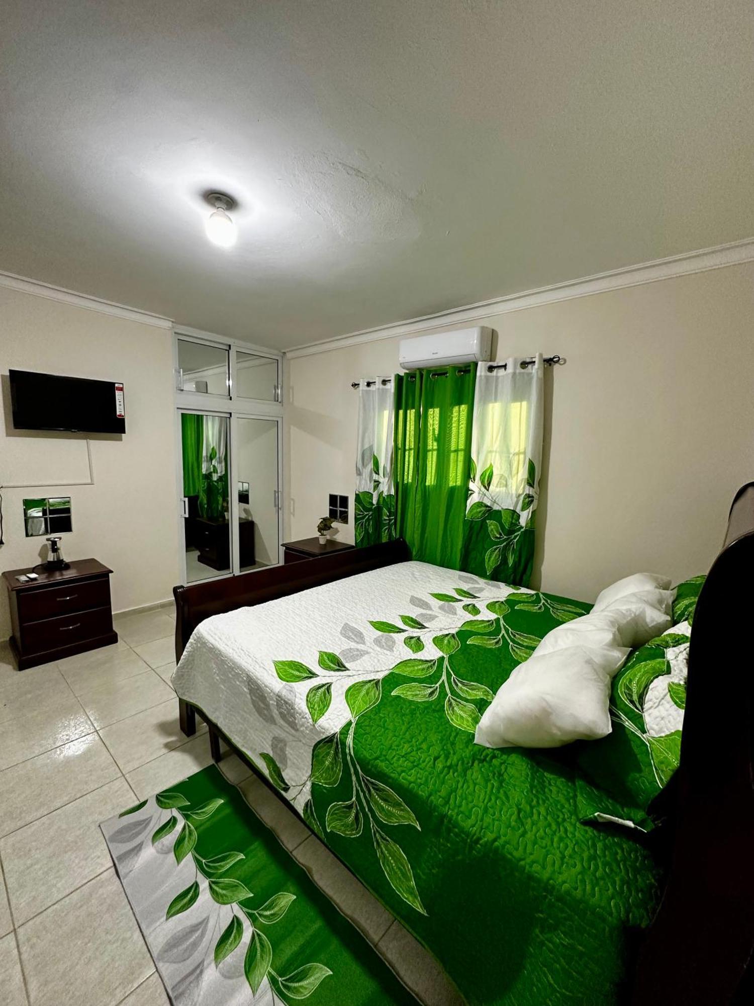 Hotel Mi Dulce Amanecer Pyr Нагуа Екстериор снимка